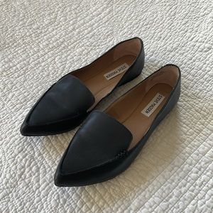 Steve Madden size 8 feather leather loafers in Black